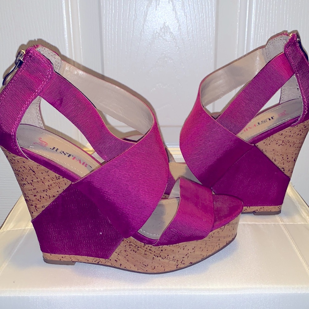 Ready for summer, cute wedges! Hardly used and in great condition.